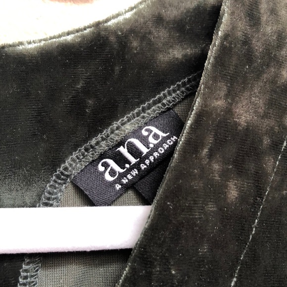 Flare sleeved forest green minidress, velveteen. - Picture 3 of 9